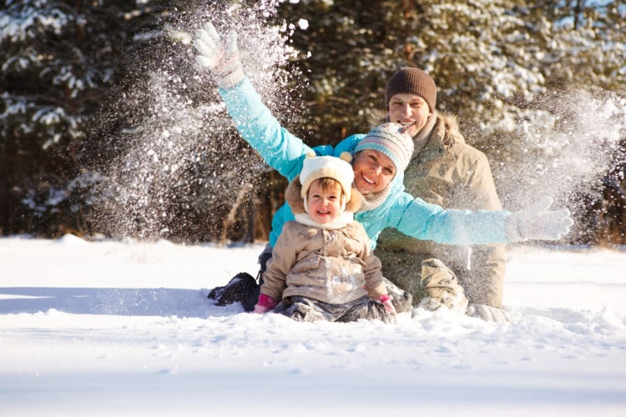 20 sposobów na to, jak mieć najlepsze Święta pod słońcem - Wybierz się na zimowy spacer z rodziną jak spadnie śnieg