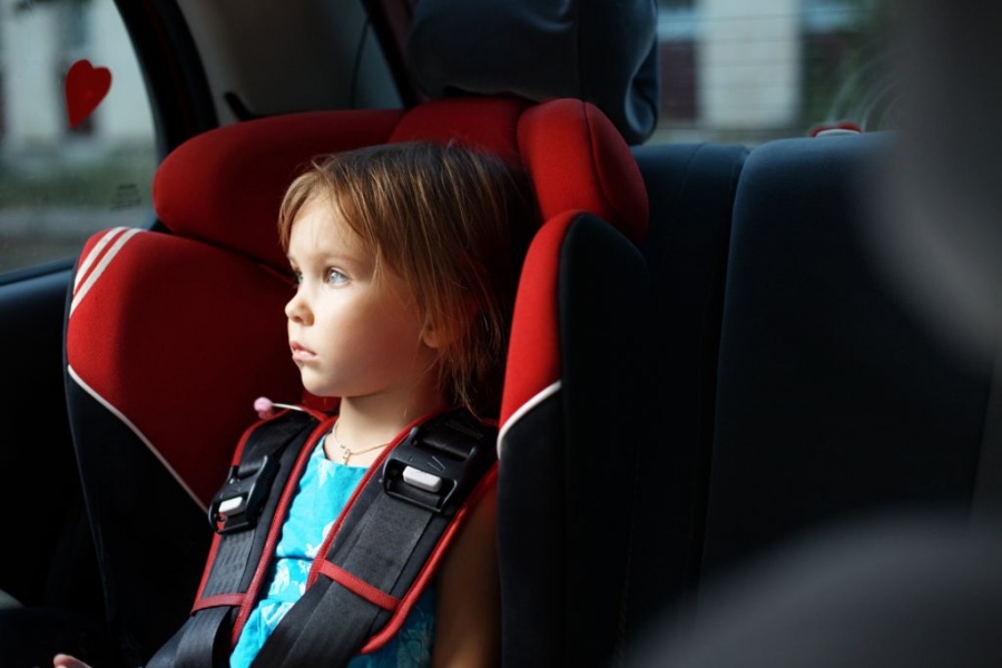 Podróż z dzieckiem samochodem - jak ją przetrwać? - Bajki na tablecie lub smartfonie