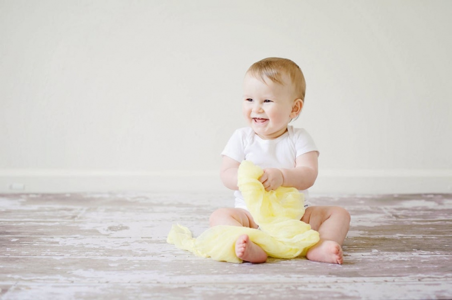 10 mitów, które powinnaś znać zanim zaplanujesz macierzyństwo  - Dzieci trzeba zachęcać do raczkowania i chodzenia