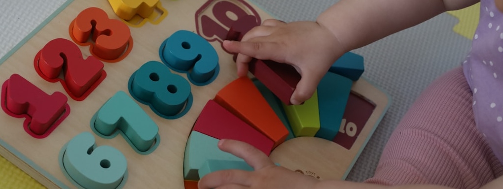 Zabawki sensoryczne wspomagają rozwój dziecka