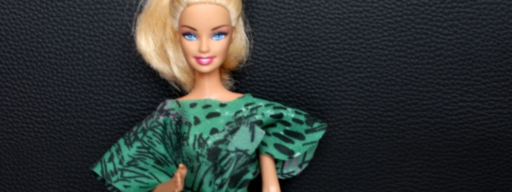 Prosta sukienka dla lalki Barbie - bez szycia
