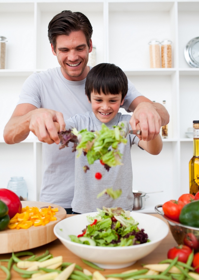 10 powodów, dla których warto gotować z dzieckiem - Uczymy się wybierać tego co zdrowe
