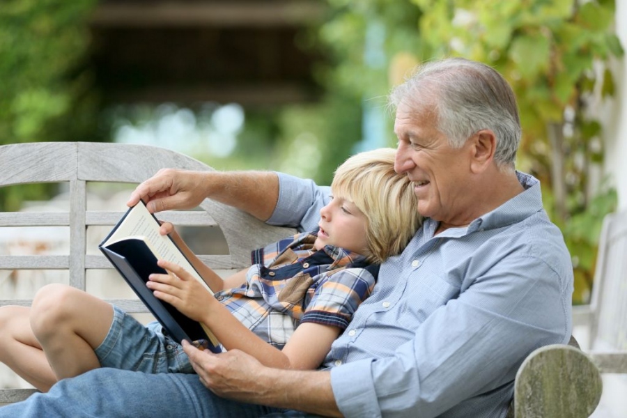 Jak sprawić, by Dziadkowie czuli się wyjątkowo nie tylko od święta? - Zapytaj o gry w jakie grali w swoim dzieciństwie
