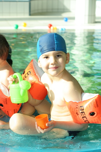 Szkoła Pływania Delfinki - Nauka pływania dla niemowląt i dzieci
