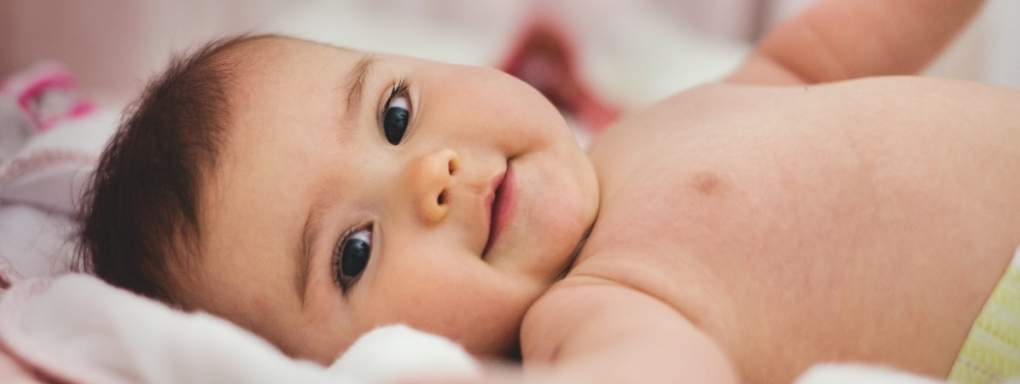 Układ pokarmowy niemowlęcia - jak się rozwija, kiedy doskonali swoje funkcje i dlaczego jest tak delikatny? Poznaj odpowiedzi!