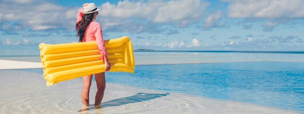 Jak wybrać odpowiedni materac dmuchany na plażę?