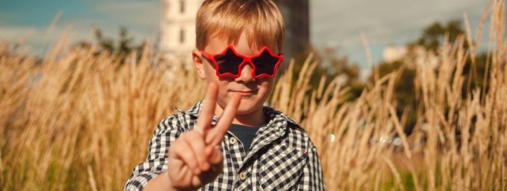 Okulary przeciwsłoneczne dla dzieci - moda czy konieczność? 