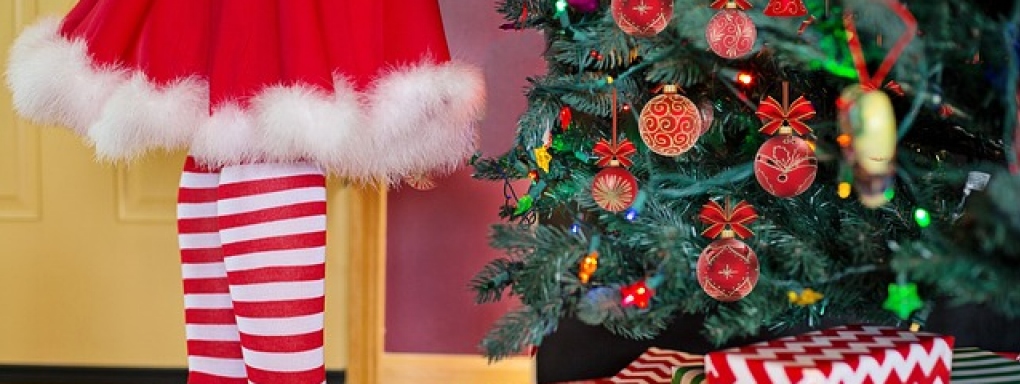 Ozdoby świąteczne - magia tradycji w bombkach szklanych i ozdobach choinkowych
