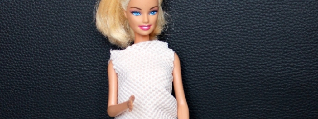 Sukienka dla lalki Barbie w mniej niż minutę - bez szycia