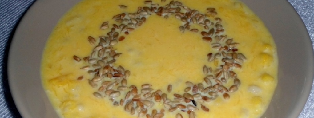Mleczna zupa z zacierkami i ziarnami słonecznika