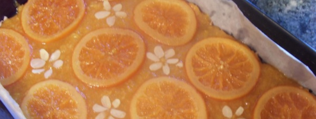 Mazurek pomarańczowy z kandyzowanymi pomarańczami