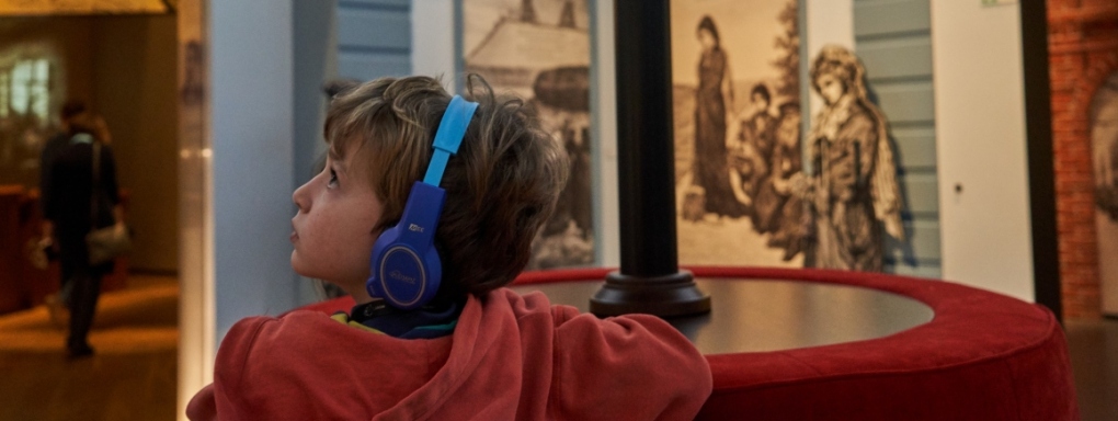 Audioprzewodnik dla całej rodziny - nowość w Muzeum POLIN